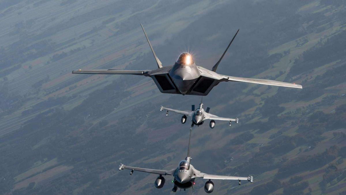 the times europenii i au cerut lui trump sa mute avioane f 35 in romania ca parte a garantiilor de securitate pentru ucraina