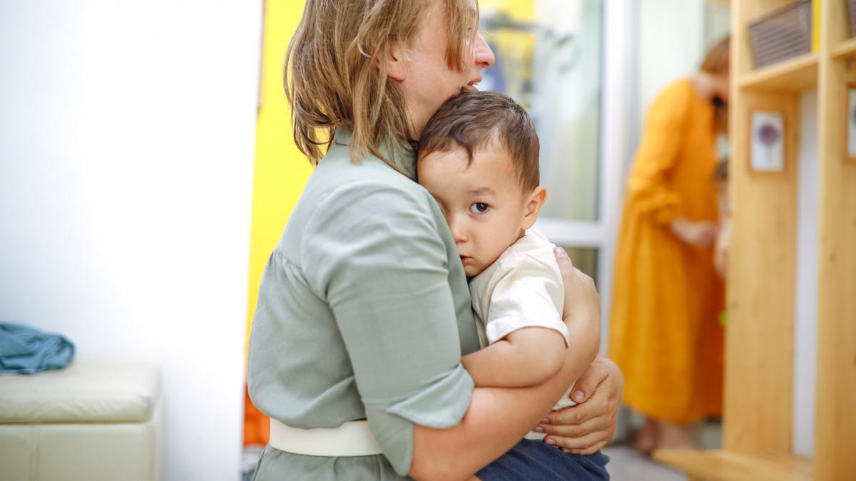 copiii cu parinti plecati la munca in strainatate marcati emotional plecarea aduce sentimente de abandon si nesiguranta