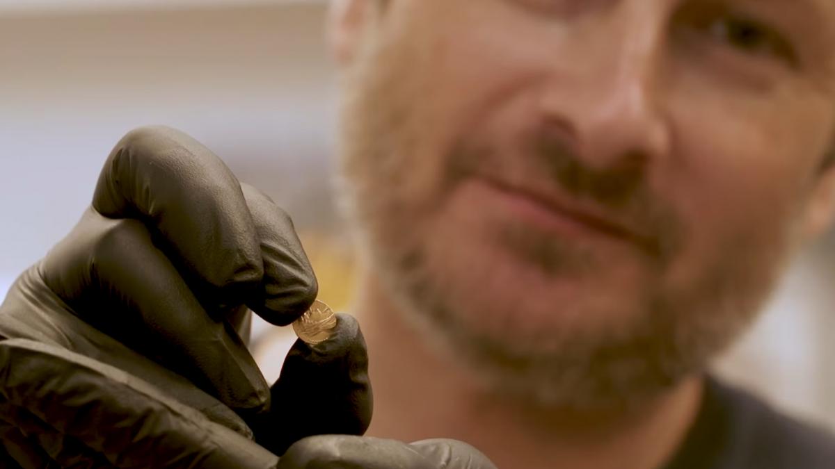 descoperire uluitoare in ierusalim o moneda straveche extrem de rara din aur pur a fost scoasa la lumina de un excavator