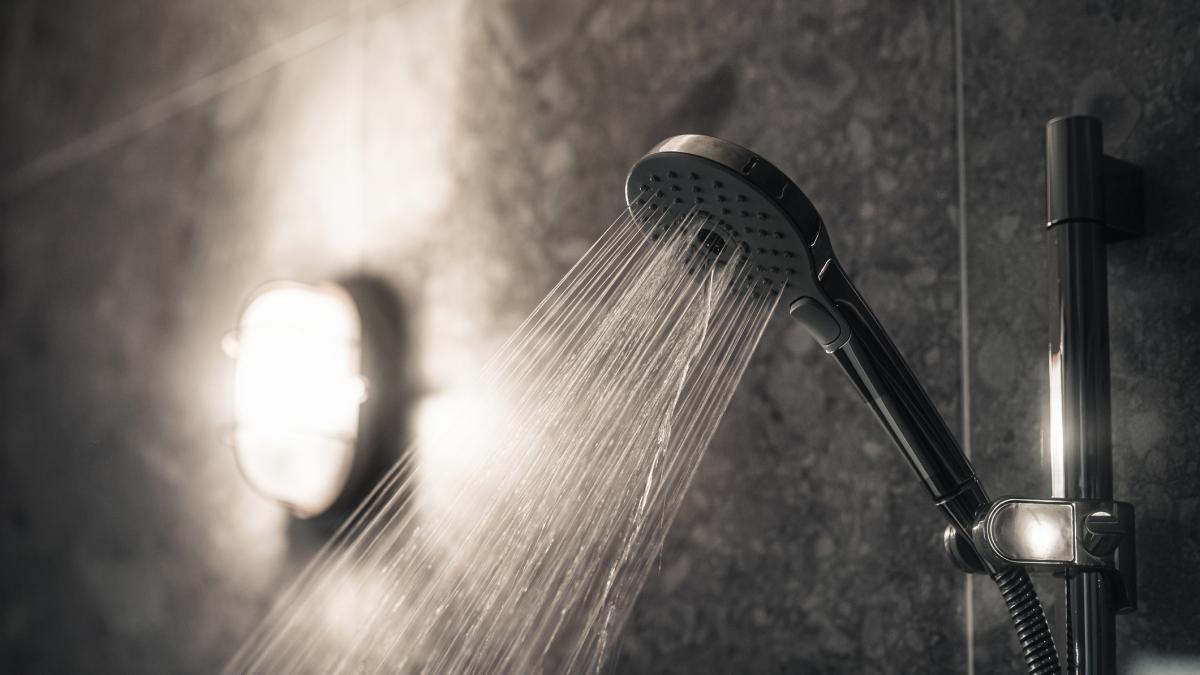 desi avaria din bucuresti s a rezolvat nu toti oamenii au apa calda bujduveanu e mai lent procesul sa nu plesneasca in alta parte