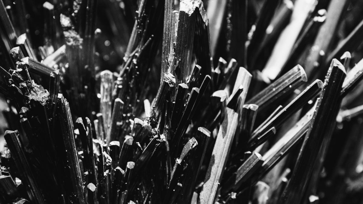 ministrul economiei cauta finantare pentru exploatarea grafitului de la baia de fier e cel mai valoros din europa