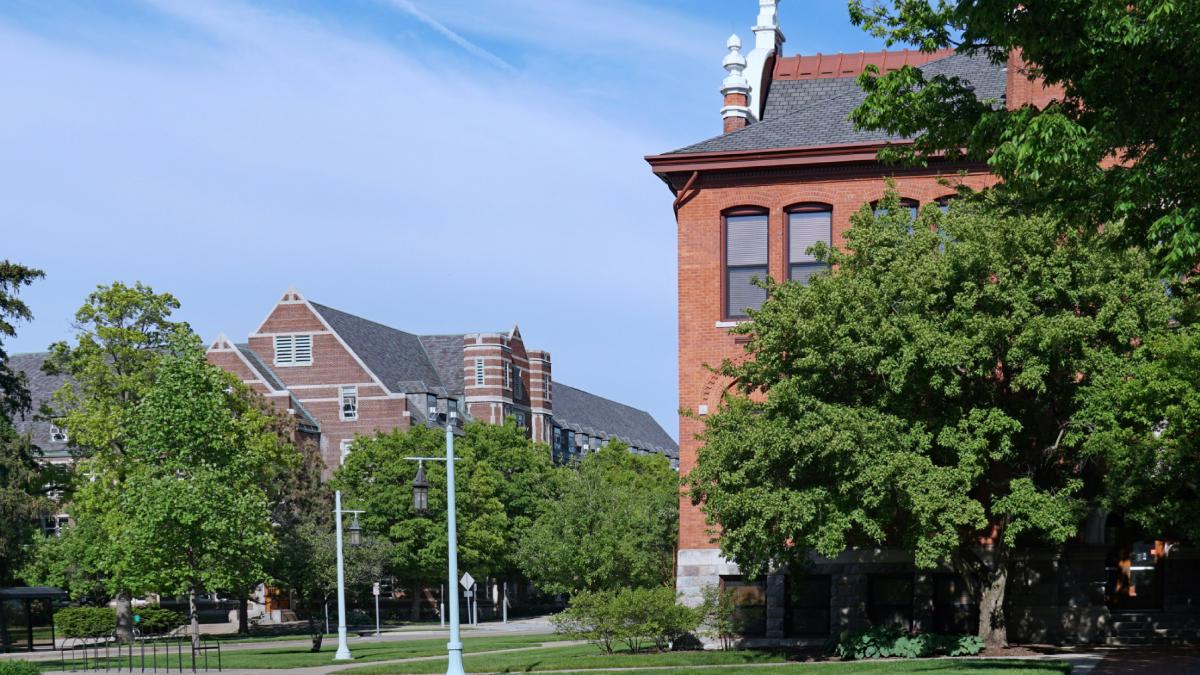 o fosta studenta da in judecata o universitate din sua si cere daune de 100 de milioane de dolari pentru ca s a imbolnavit de cancer