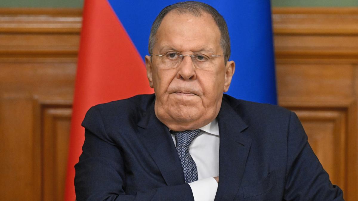 rusia pune sub semnul intrebarii summitul putin zelenski lavrov spune ca zelenski e ilegitim si ca rusia nu accepta trupe in ucraina