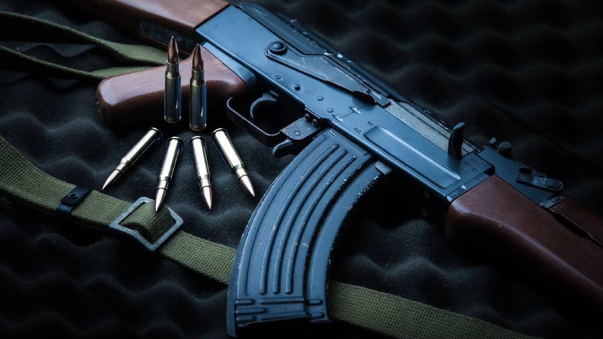 sub sanctiuni internationale kalasnikov isi testeaza in ucraina cele mai noi arme