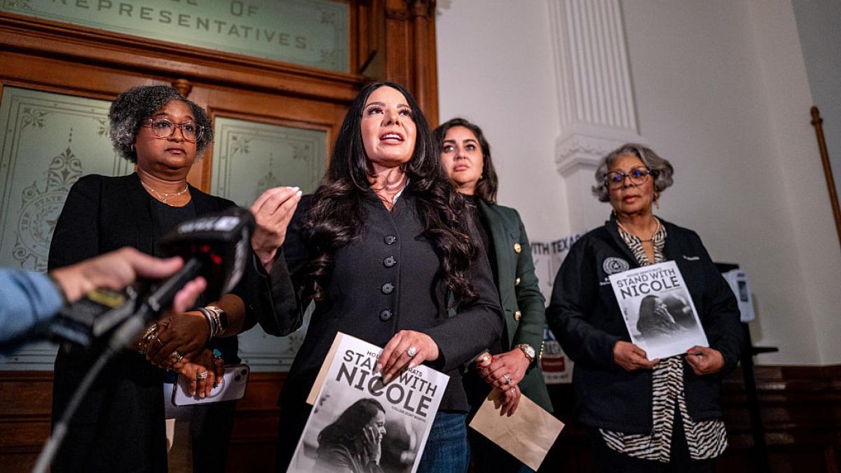 texasul a aprobat hartile electorale manipulate in favoarea republicanilor democratii protestatari au fost adusi cu politia in congres