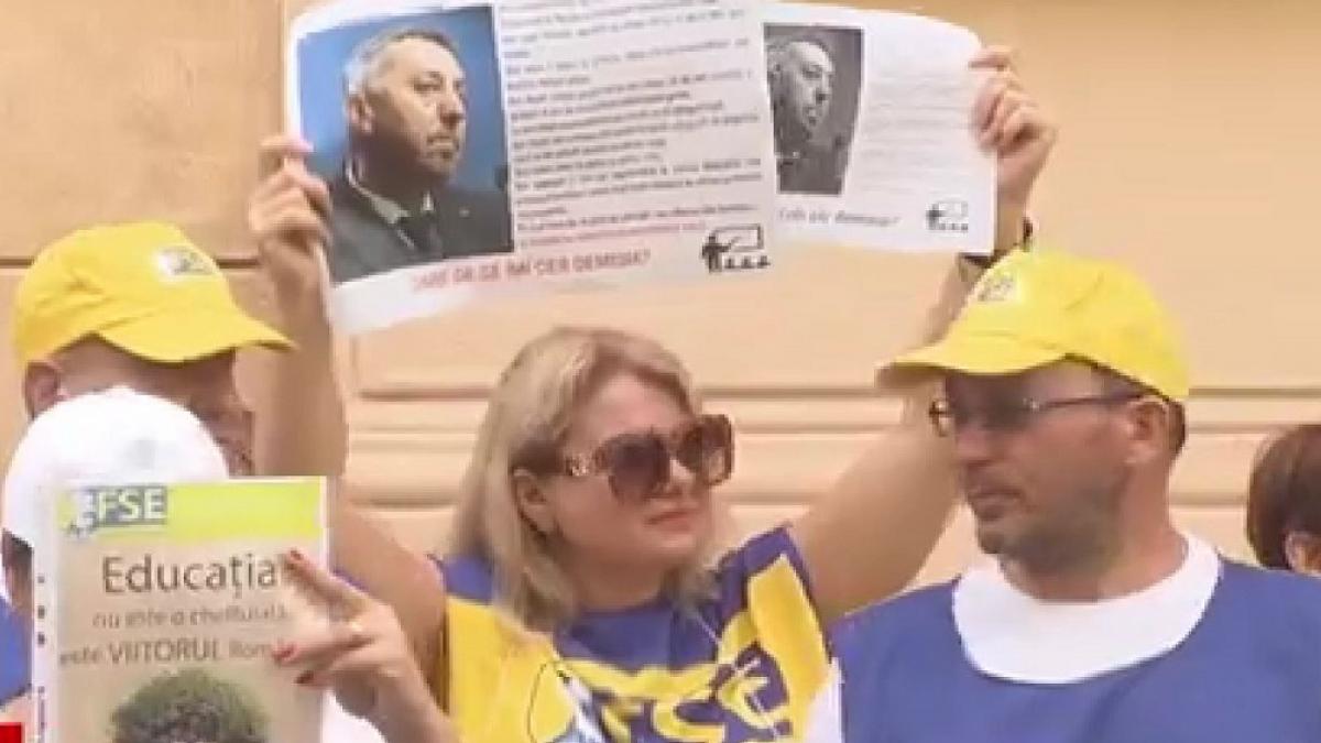 a 16 a zi de prostete in fata ministerului educatiei pe 8 septembrie organizam un miting cu 30 000 de oameni in piata victoriei
