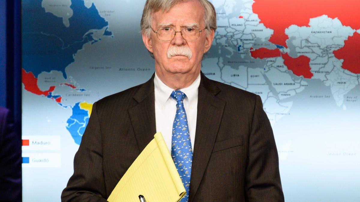 fbi si a trimis agentii la casa lui john bolton fostul consilier al lui trump la casa alba