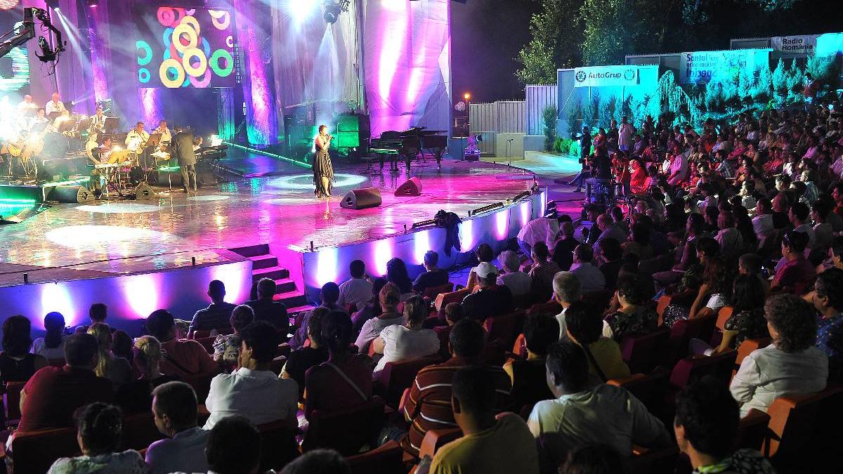 mamaia din nou capitala muzicii usoare incepe spectacolul verii la malul marii