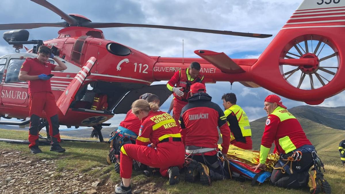 accident mortal in zona montana portareasa 4 oameni au pierit iar altul a fost ranit dupa ce masina lor a cazut intr o prapastie