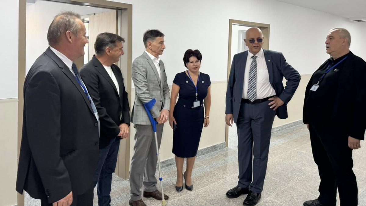 raed arafat la inaugurarea unitatii primiri urgente a spitalului din alba iulia upu nu e un fast food medical sa iesi dupa 5 minute