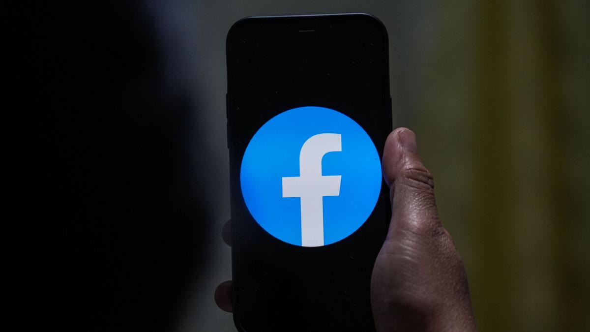 soc si revolta in italia pe un grup de facebook cu 32 000 de membri barbatii postau poze intime cu sotiile lor facute pe ascuns