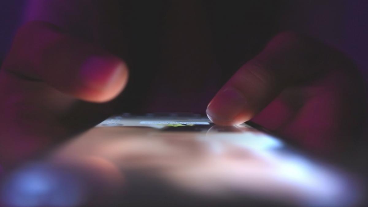 un barbat si a vandut chipul pentru ca o versiune ai a lui sa promoveze produse dubioase pe tiktok cati bani a primit