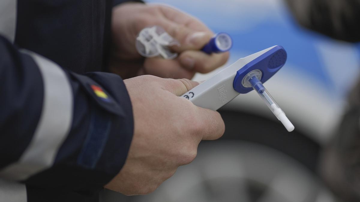 razie de amploare pe soselele din romania sute de soferi scosi din trafic multi au fost prinsi beti sau drogati la volan