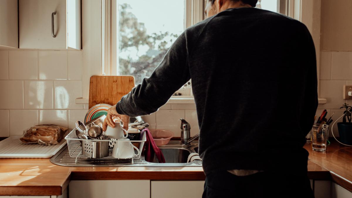 tara care a organizat scoli pentru soti care ii invata pe barbati sa se comporte cu partenerele lor