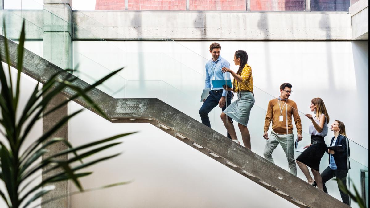 angajatii nu vor fi inlocuiti de ai ci chiar de unii dintre colegii lor spun expertii in hr ce lucratori vor primi salarii mai mari