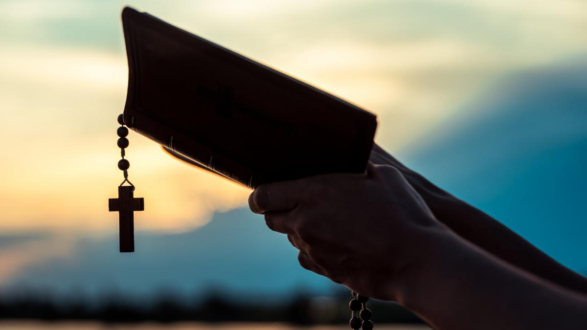 misionarii digitali noul trend de pe tiktok tinerii sunt invatati cum sa se imbrace la biserica