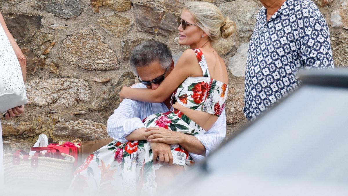 nepoata printesei diana kitty spencer aparitie rara alaturi de sotul milionar cu 32 de ani mai in varsta si fiica lor la st tropez