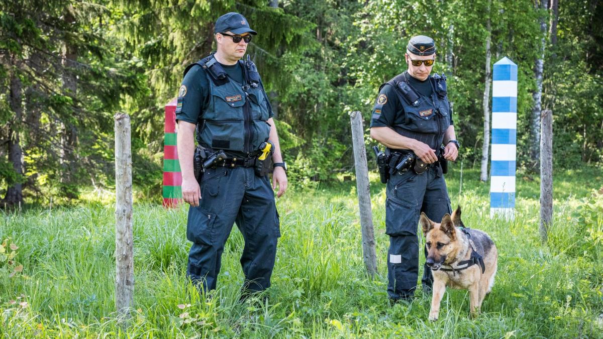 pentru rusi nato a fost din punct de vedere istoric alaturi de satana garzile finlandeze de la granita cu rusia sunt in alerta