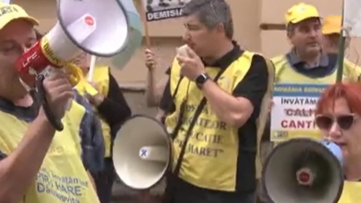 profesorii voteaza la referendumul pentru boicotul anului scolar un profesor de sport a luat ore de chimie ca sa si faca norma