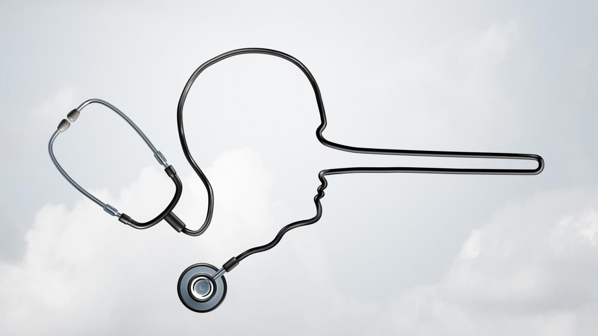 un medic controversat publica un fake news despre cum vaccinul covid se ia colegii ei se revolta ineptii grosolane