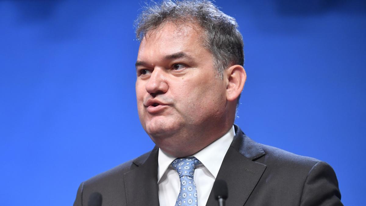 40 000 de oameni vor fi concediati din administratia locala si centrala cseke pleaca 57 din consilierii de la cabinete