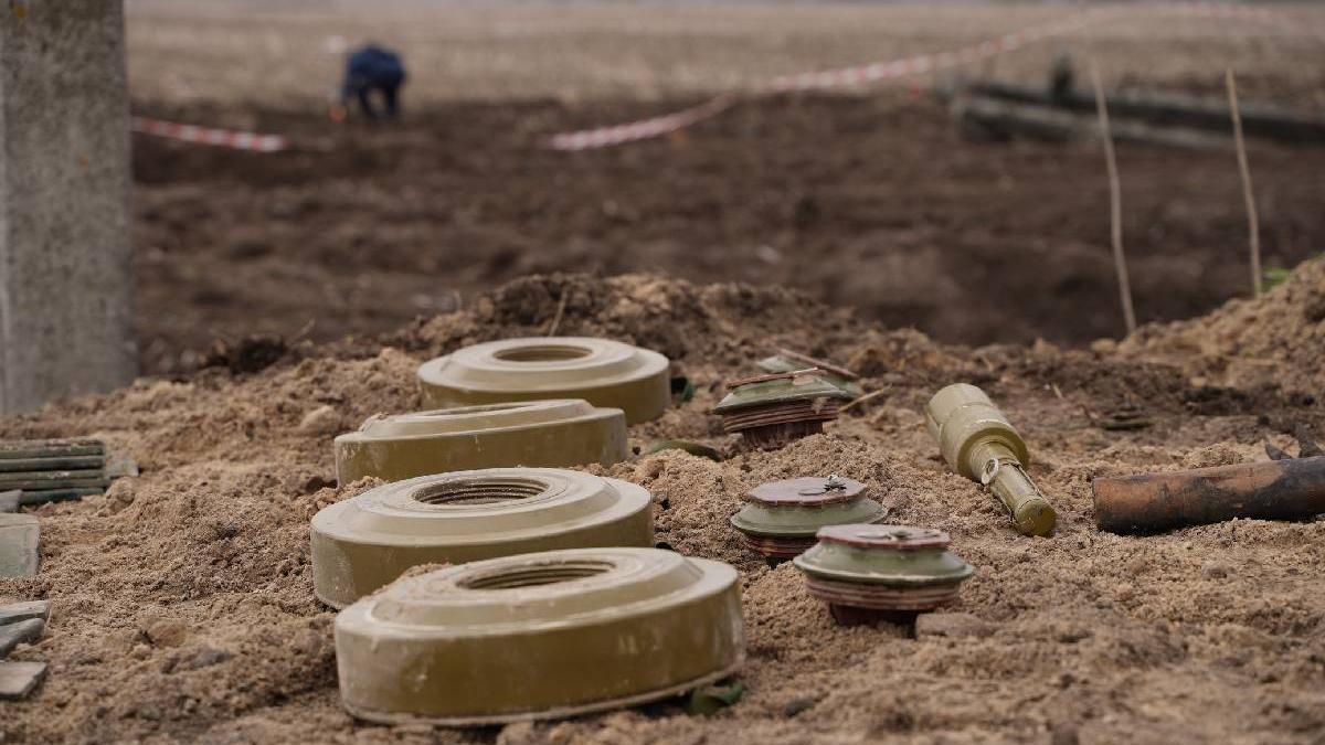 cel mai mare camp minat din europa moderna ucraina traieste cu un milion de mine imprastiate