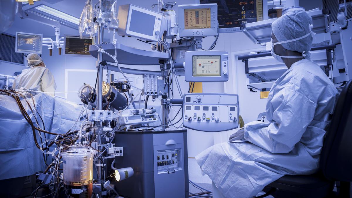 cum a ajuns o tanara sa castige 300 000 de dolari pe an muncind in spital fara sa fi facut facultatea de medicina