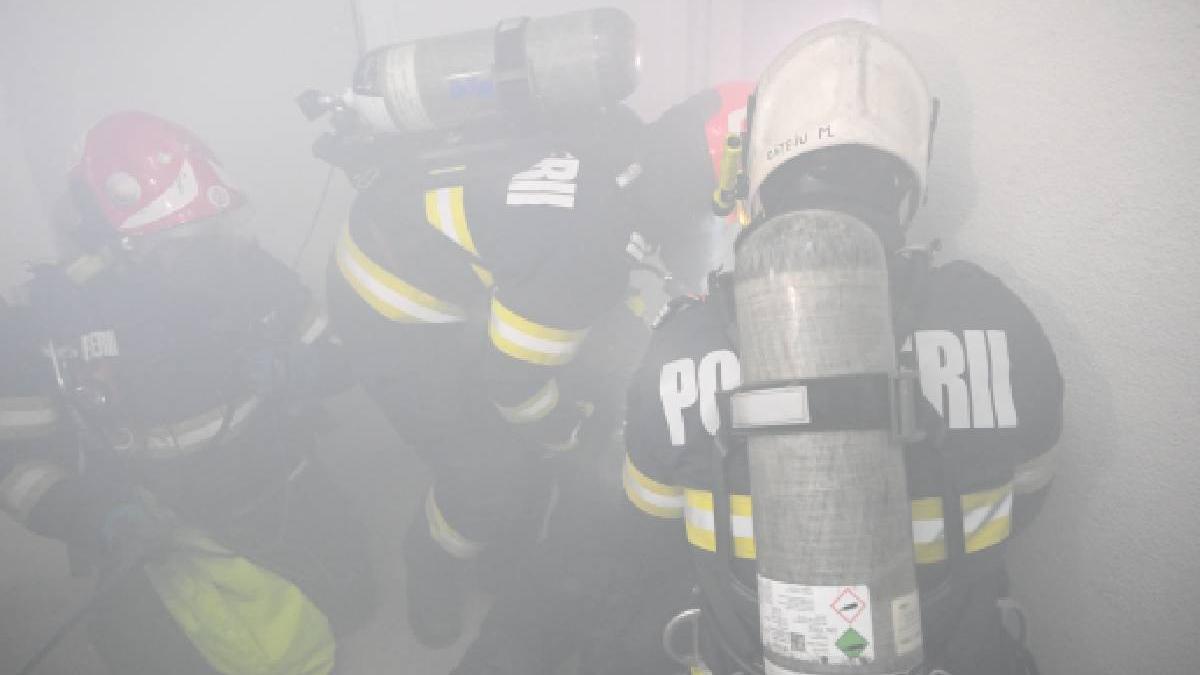 incendiu intr o pensiune din sovata sapte oameni au fost evacuati