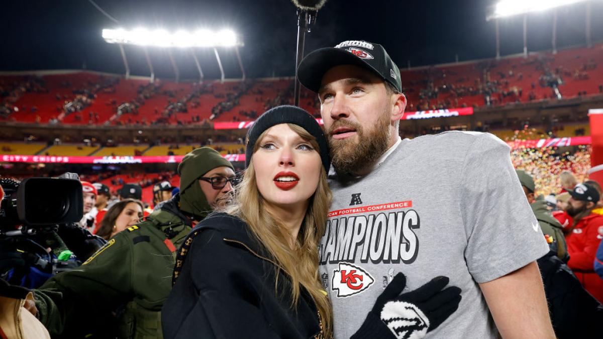 taylor swift se casatoreste artista a anuntat ca s a logodit cu iubitul ei de doi ani sportivul american travis kelce