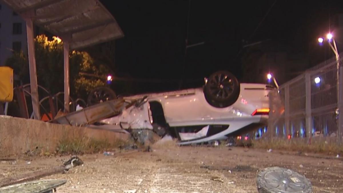 un sofer a spulberat un refugiu de tramvai dupa o cursa in mare viteza cu un alt sofer pe strazile capitalei abia si a spus numele