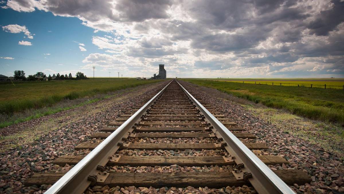 cfr a semnat contractul pentru modernizarea liniei feroviare baile herculane poarta investitia este de peste doua miliarde de lei