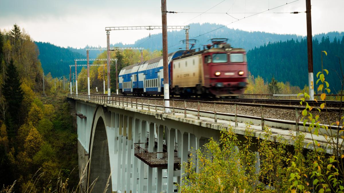 criza pe calea ferata trenurile cfr risca sa fie scoase din circulatie de saptamana viitoare datoriile uriase ale companiei