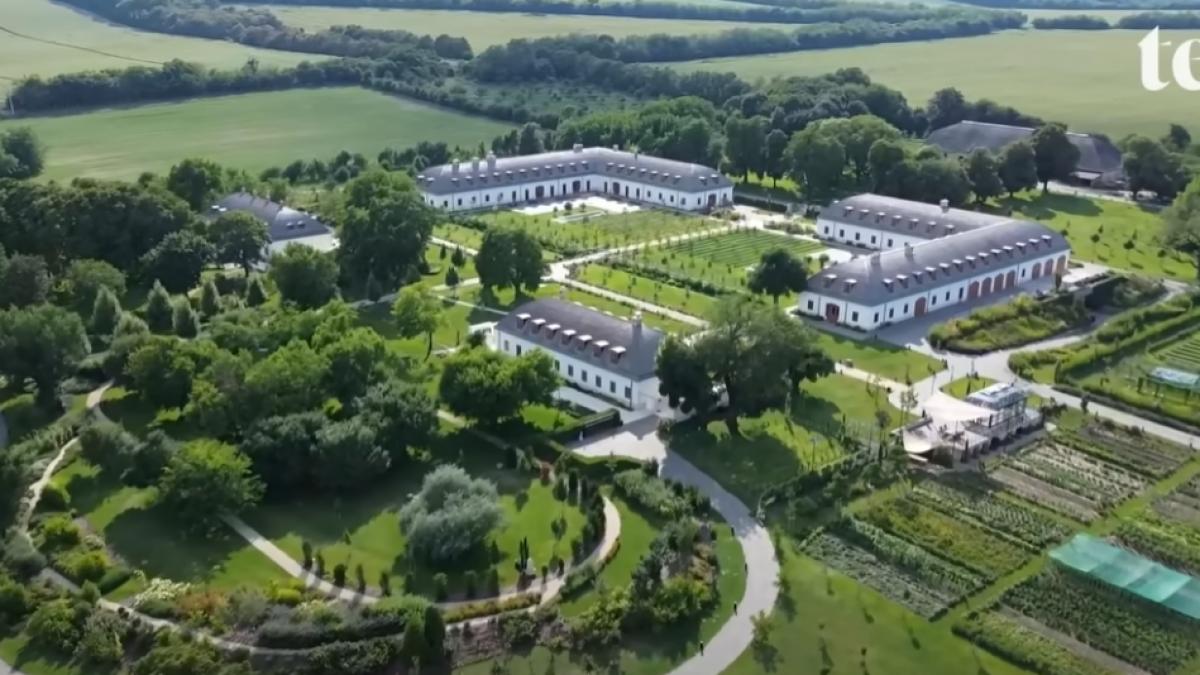 imagini virale cu palatul lui viktor orban un deputat a intrat pe mosie si a filmat tot e un castel luxul e in exces