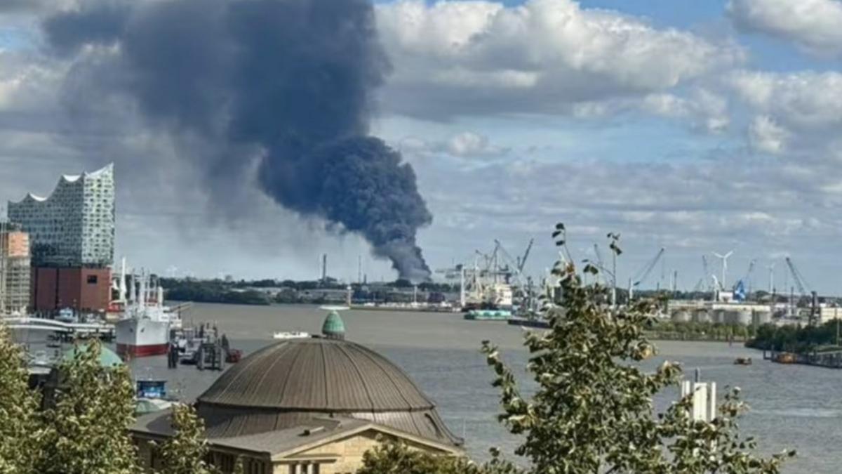 mai multe explozii s au produs in portul hamburg din nordul germaniei