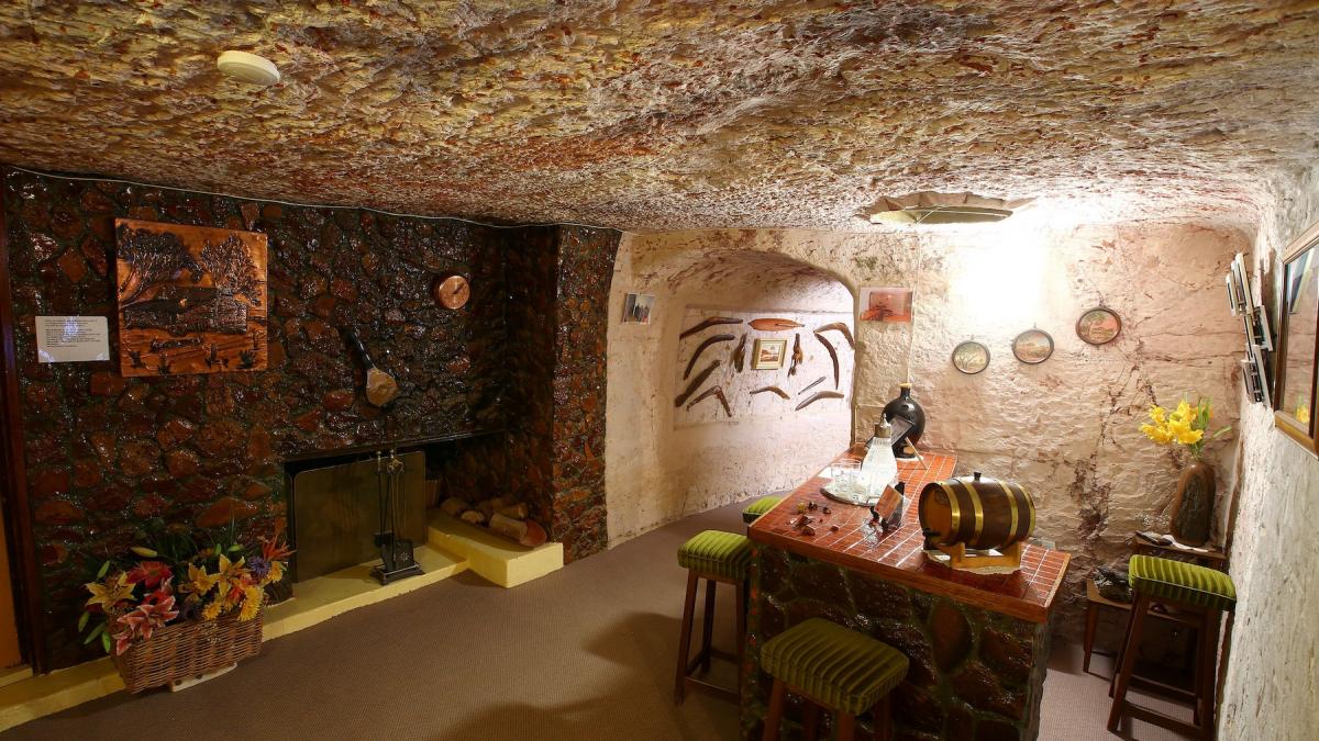 orasul in care oamenii traiesc sub pamant din cauza temperaturilor care ajung la 55 de grade la umbra