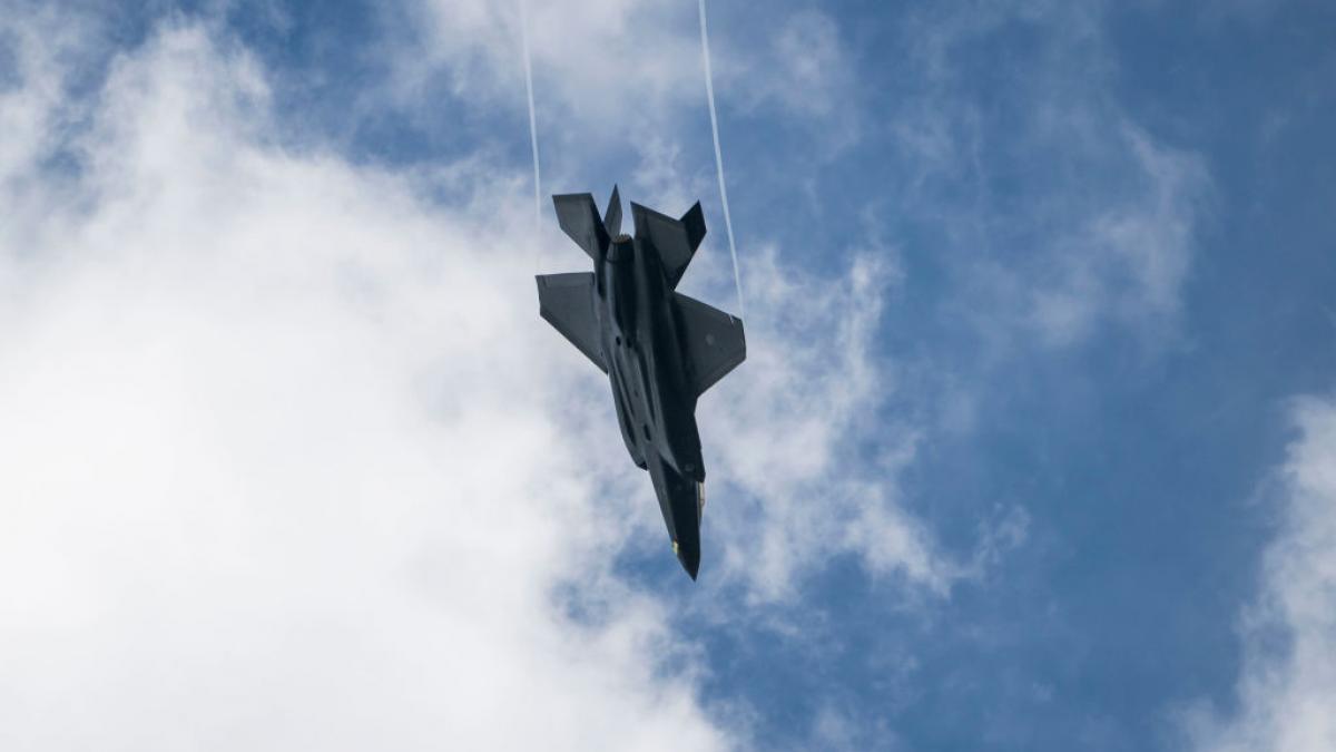 un f 35 s a prabusit in mare si dupa sapte luni s a aflat de ce pilotul a vorbit 50 de minute cu inginerii din cauza unei probleme