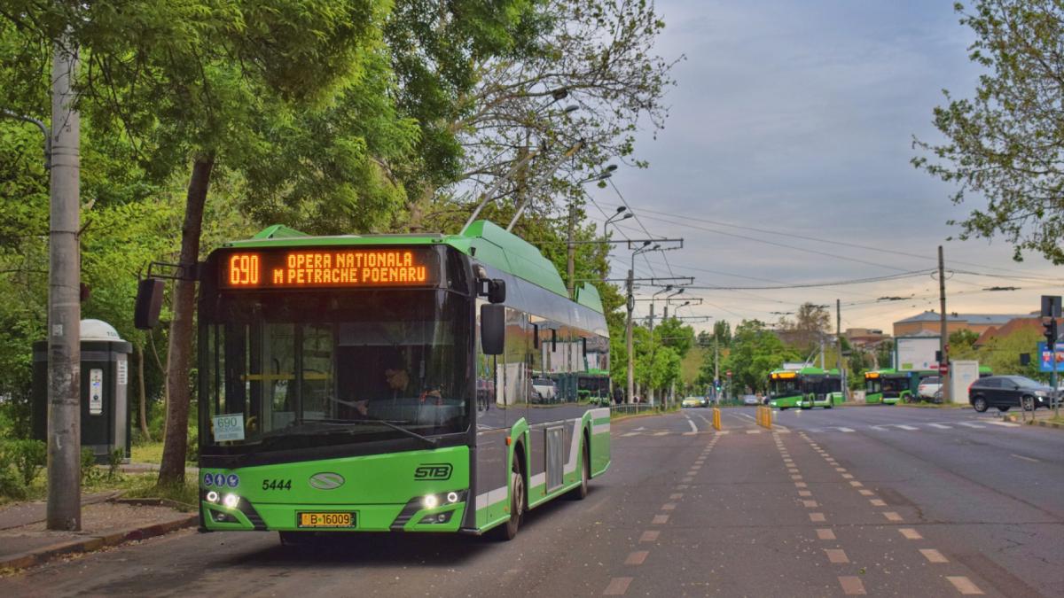 38 de autobuze tramvaie si troleibuze vor circula pe trasee diferite in bucuresti duminica ce linii de transport public se modifica