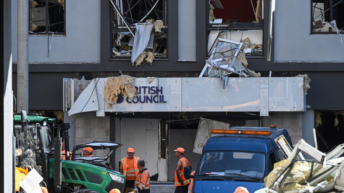 ambasadorul rusiei a fost chemat la ministerul britanic de externe dupa ce cladirea british council din kiev a fost lovita de rachete