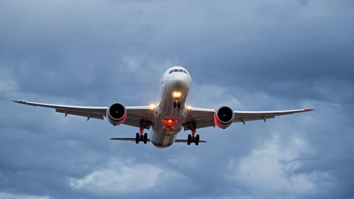 companiile aviatice forteaza pensionarea pilotilor la 67 de ani lider sindical nu ne putem juca asa cu viata oamenilor