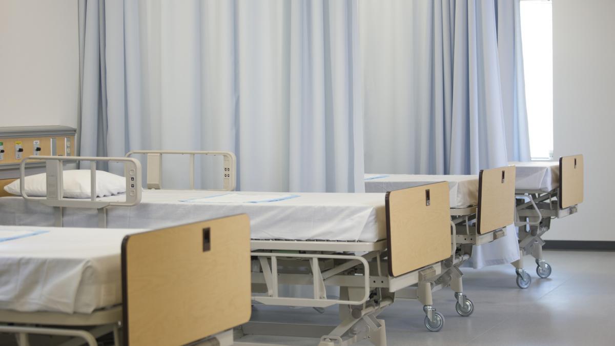 criza in sanatate medicii ameninta cu greva bolnavii risca sa ramana fara servicii decontate prin cnas