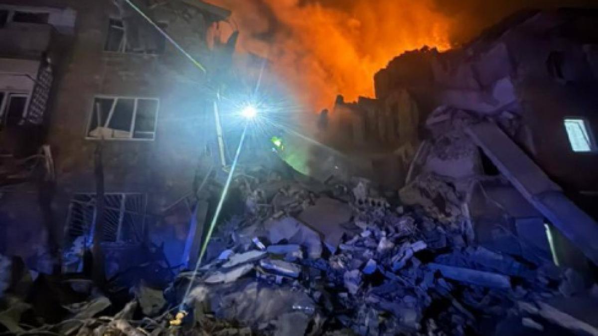 rachete balistice rusesti au lovit kievul intr un atac masiv in timpul noptii explozii incendii 4 morti si 20 de raniti