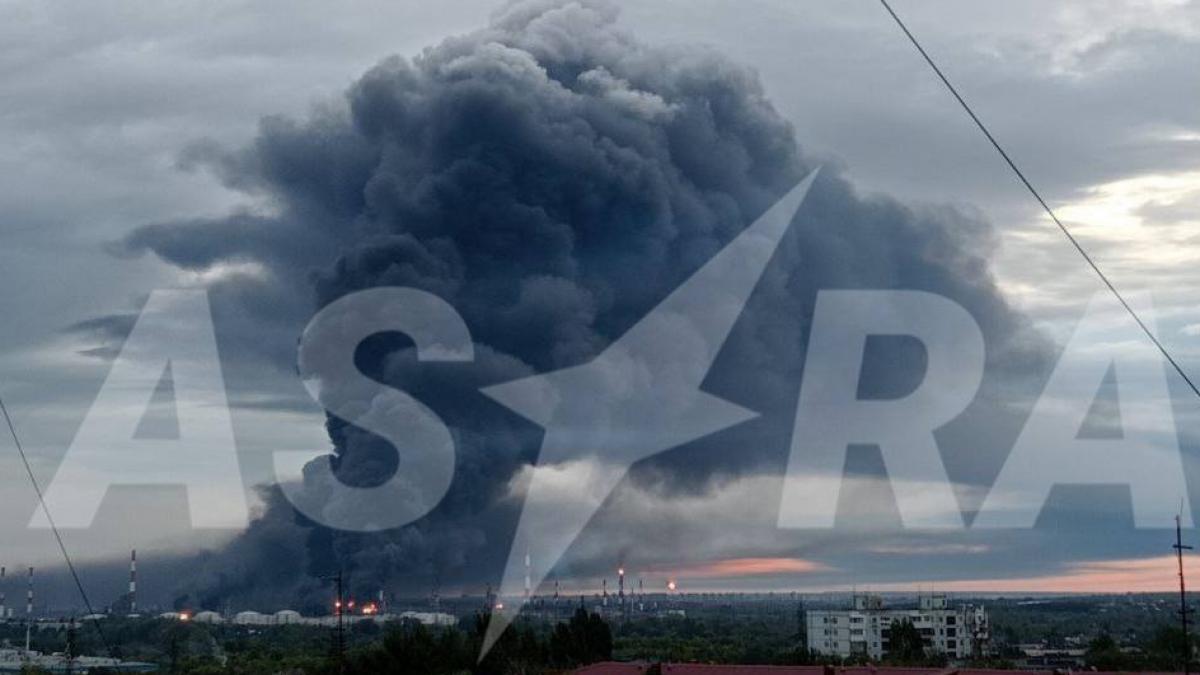 rafinarii rusesti din samara si krasnodar in flacari dupa un atac masiv cu drone imagini cu explozii si incendii