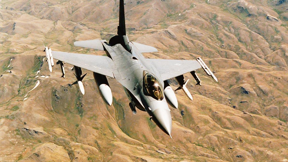 romania a primit inca trei avioane de vanatoare f 16 cumparate din norvegia armata are acum 21