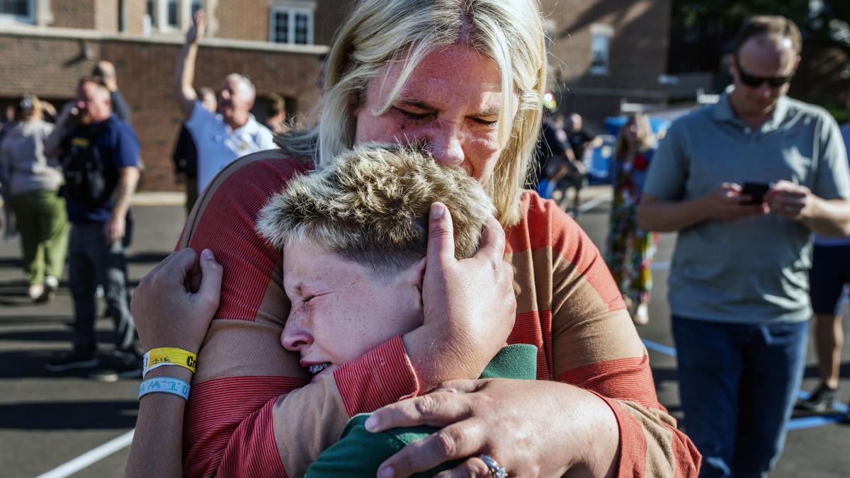 un copil care a supravietuit atacului armat din minneapolis povesteste clipele de groaza a vrut sa ma protejeze dar a fost impuscat