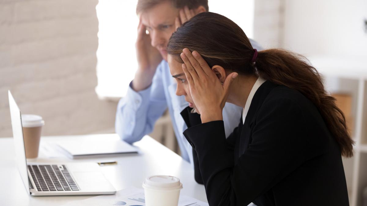 angajatii unei banci au aflat printr un e mail trimis din greseala ca vor fi concediati acum primesc consiliere psihologica