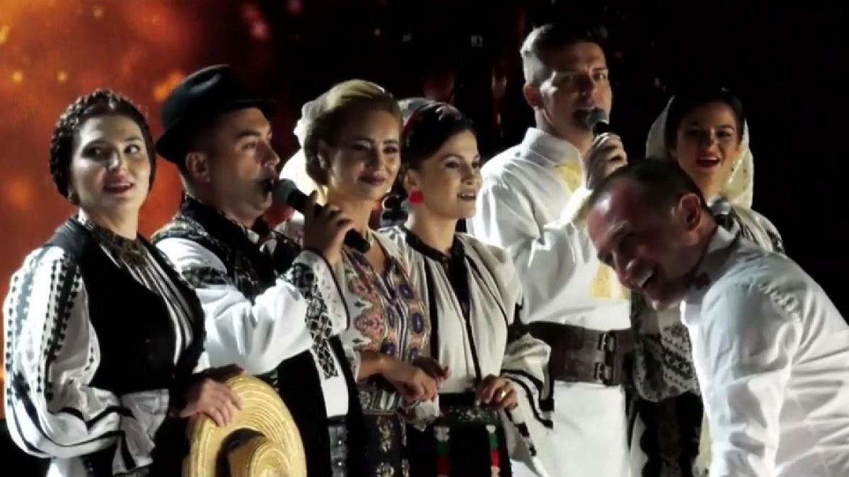 festivalul de muzica populara mamaia reuneste artisti consacrati cantecele romanilor interpretate de tineri laureati