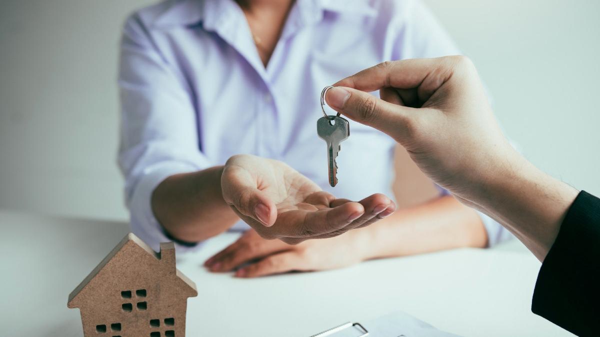 noi reguli pentru proprietarii care isi dau locuintele in chirie obligatii suplimentare pentru inchirierile pe termen scurt