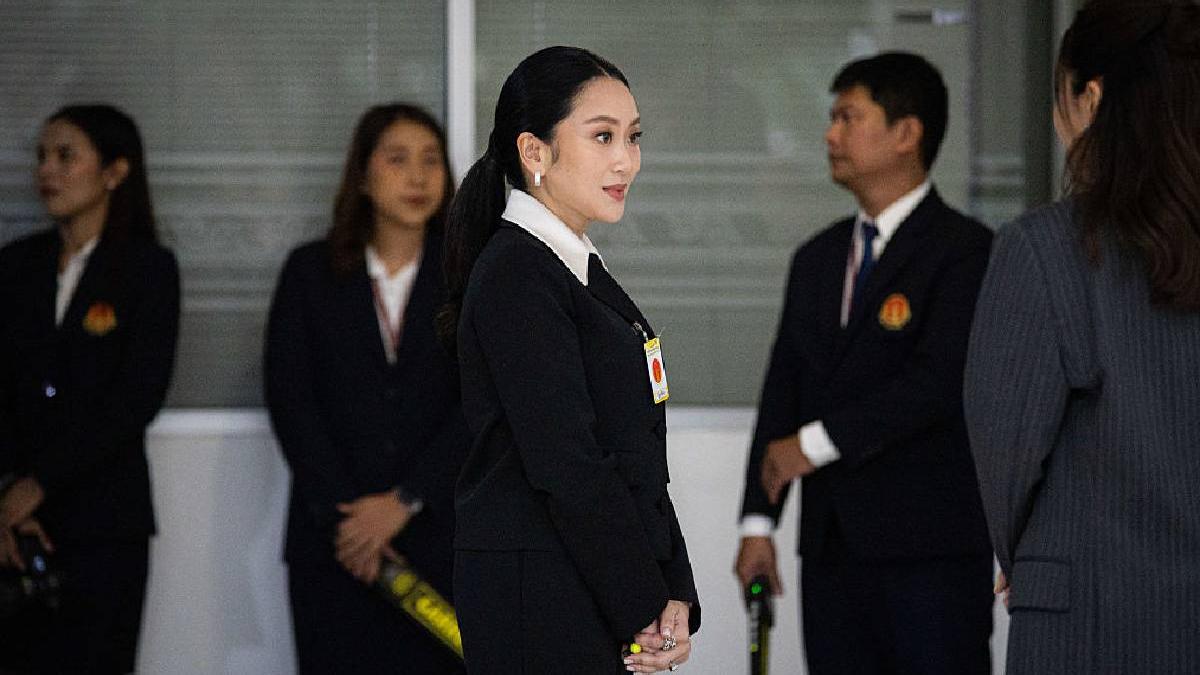 prim ministra thailandei a fost destituita de curtea constitutionala dupa ce a vorbit urat despre un general la telefon