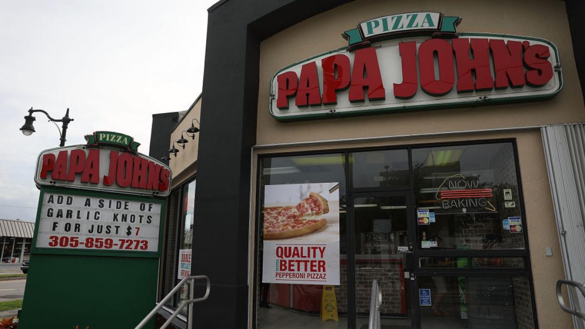 in 1991 s a mutat in sua si a vandut pizza cu 4 25 dolari pe ora acum detine peste 270 de restaurante si e milionar