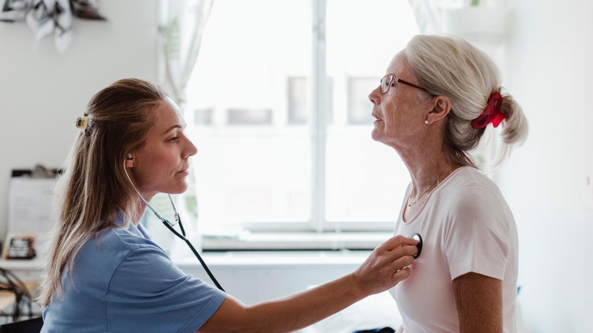 medicii au inventat un stetoscop care depisteaza boli cardio vasculare cu ajutorul inteligentei artificiale in 15 secunde
